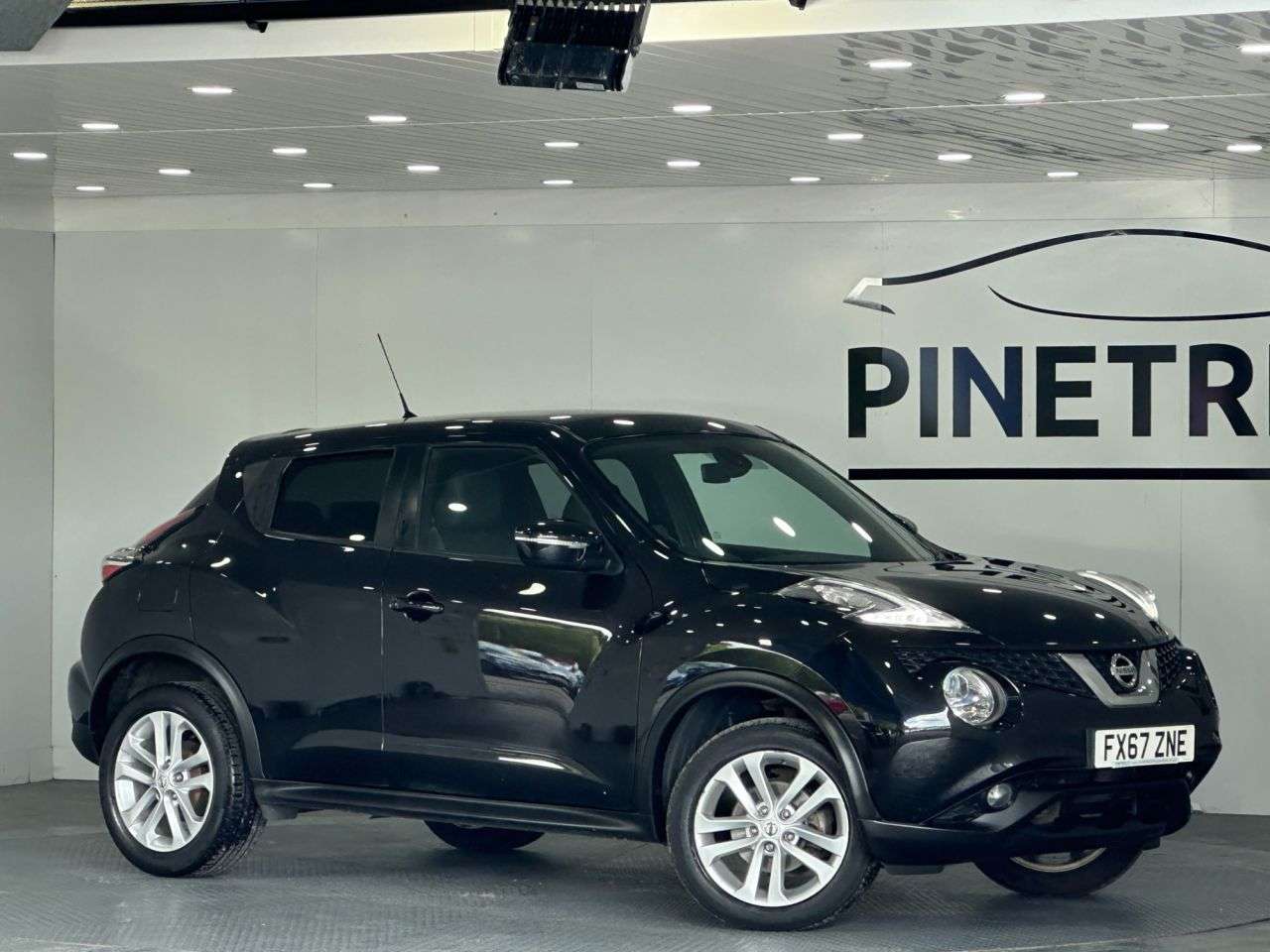 A 2017 NISSAN JUKE 1.6 N-Connecta SUV 5dr Petrol XTRON Euro 6 (117 ps) A 2017 NISSAN JUKE 1.6 N-Connecta SUV 5dr Petrol XTRON Euro 6 (117 ps)