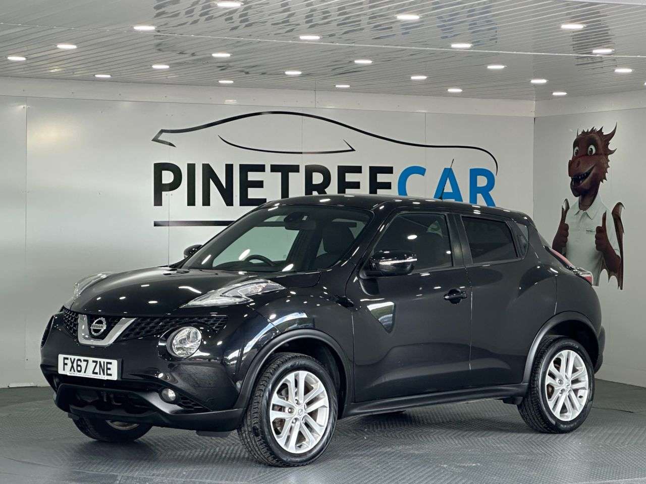 A 2017 NISSAN JUKE 1.6 N-Connecta SUV 5dr Petrol XTRON Euro 6 (117 ps) A 2017 NISSAN JUKE 1.6 N-Connecta SUV 5dr Petrol XTRON Euro 6 (117 ps)