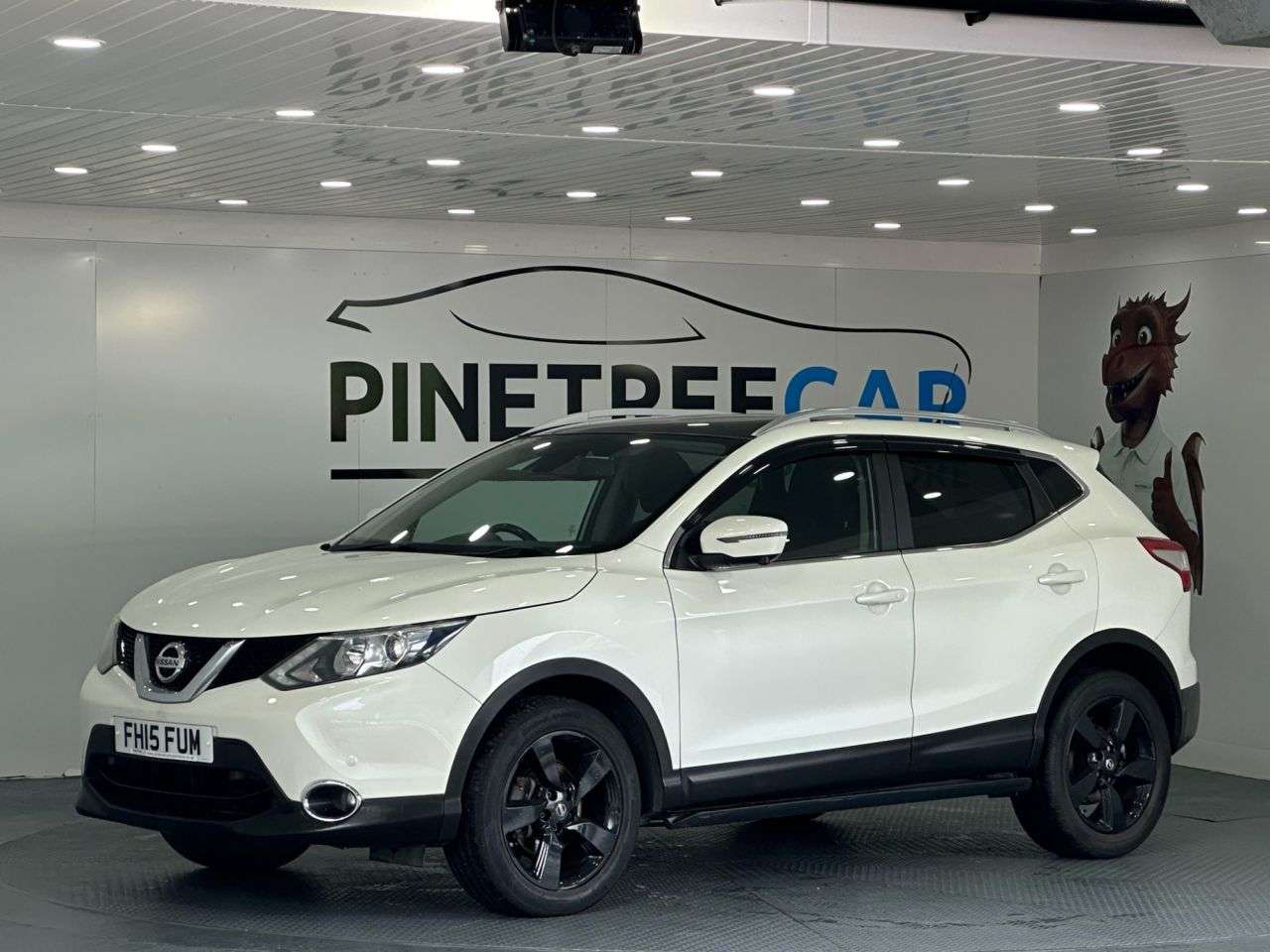 A 2015 NISSAN QASHQAI 1.2 DIG-T n-tec+ SUV 5dr Petrol Manual 2WD Euro 6 (s/s) (115 ps) A 2015 NISSAN QASHQAI 1.2 DIG-T n-tec+ SUV 5dr Petrol Manual 2WD Euro 6 (s/s) (115 ps)