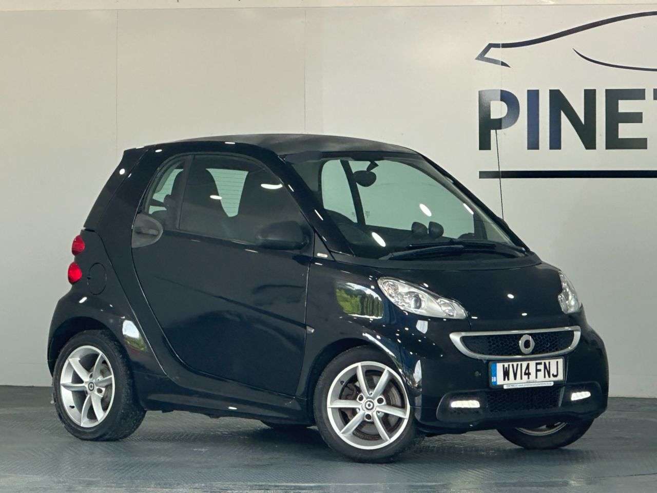 A 2014 SMART FORTWO 1.0 MHD Edition21 Coupe 2dr Petrol SoftTouch Euro 5 (s/s) (71 bhp) A 2014 SMART FORTWO 1.0 MHD Edition21 Coupe 2dr Petrol SoftTouch Euro 5 (s/s) (71 bhp)