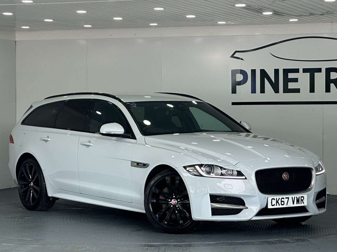 A 2017 JAGUAR XF 2.0d R-Sport Sportbrake 5dr Diesel Auto Euro 6 (s/s) (180 ps) A 2017 JAGUAR XF 2.0d R-Sport Sportbrake 5dr Diesel Auto Euro 6 (s/s) (180 ps)