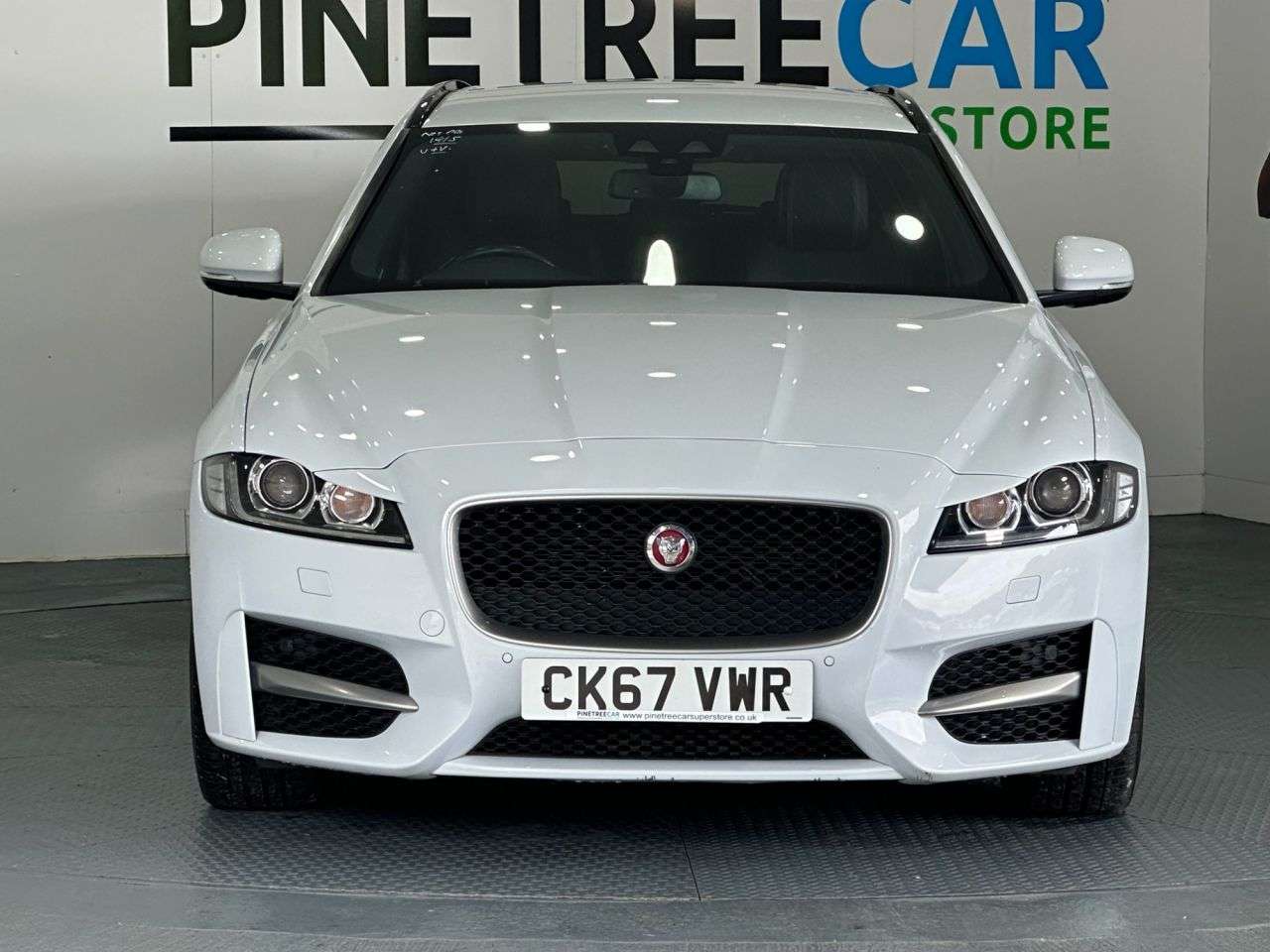 A 2017 JAGUAR XF 2.0d R-Sport Sportbrake 5dr Diesel Auto Euro 6 (s/s) (180 ps) A 2017 JAGUAR XF 2.0d R-Sport Sportbrake 5dr Diesel Auto Euro 6 (s/s) (180 ps)