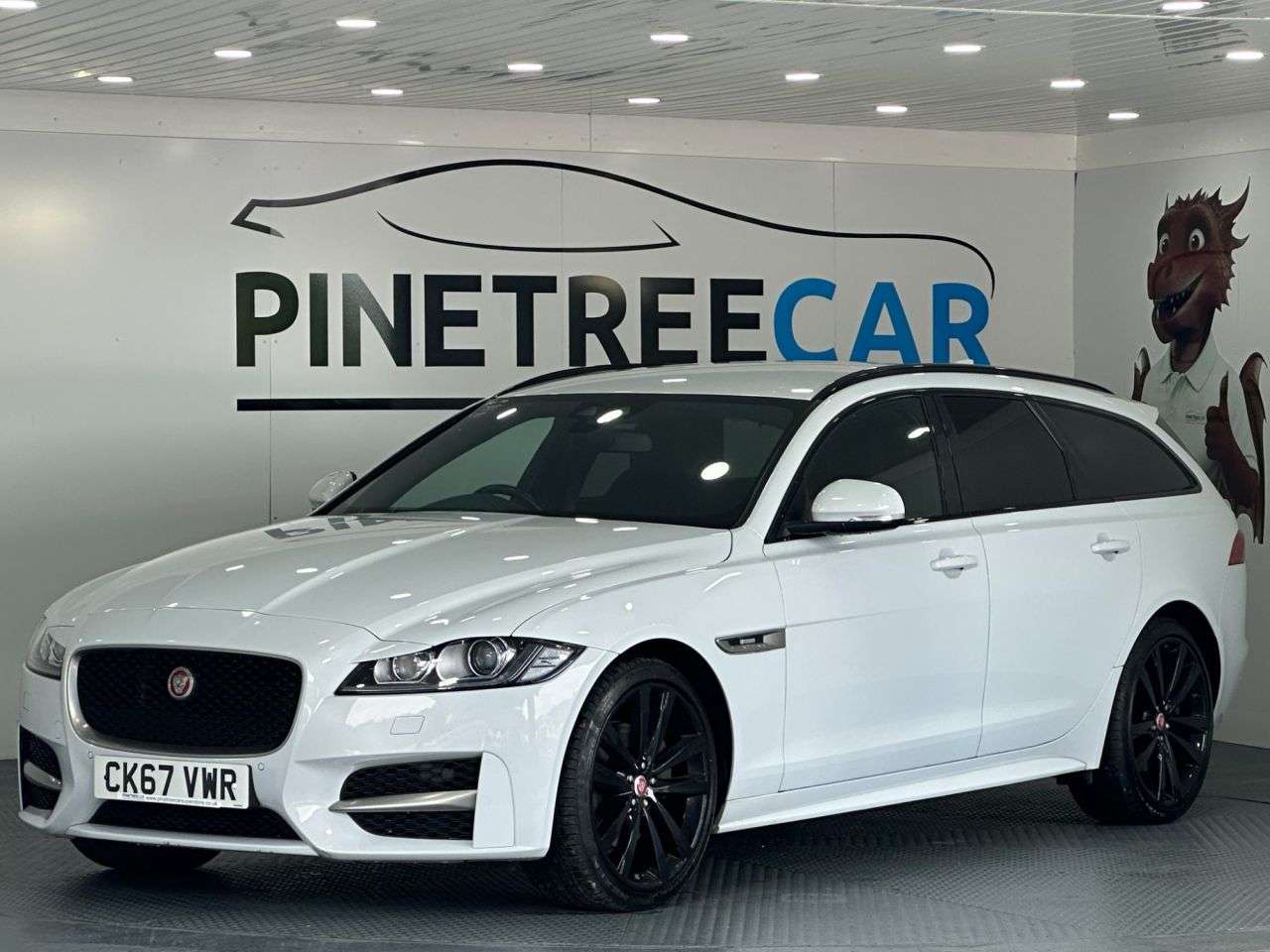 A 2017 JAGUAR XF 2.0d R-Sport Sportbrake 5dr Diesel Auto Euro 6 (s/s) (180 ps) A 2017 JAGUAR XF 2.0d R-Sport Sportbrake 5dr Diesel Auto Euro 6 (s/s) (180 ps)