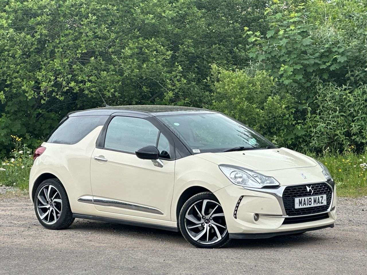 A 2018 DS AUTOMOBILES DS 3 1.2 PureTech Parthenon Cream Hatchback 3dr Petrol Manual Euro 6 (s/s) (110 A 2018 DS AUTOMOBILES DS 3 1.2 PureTech Parthenon Cream Hatchback 3dr Petrol Manual Euro 6 (s/s) (110