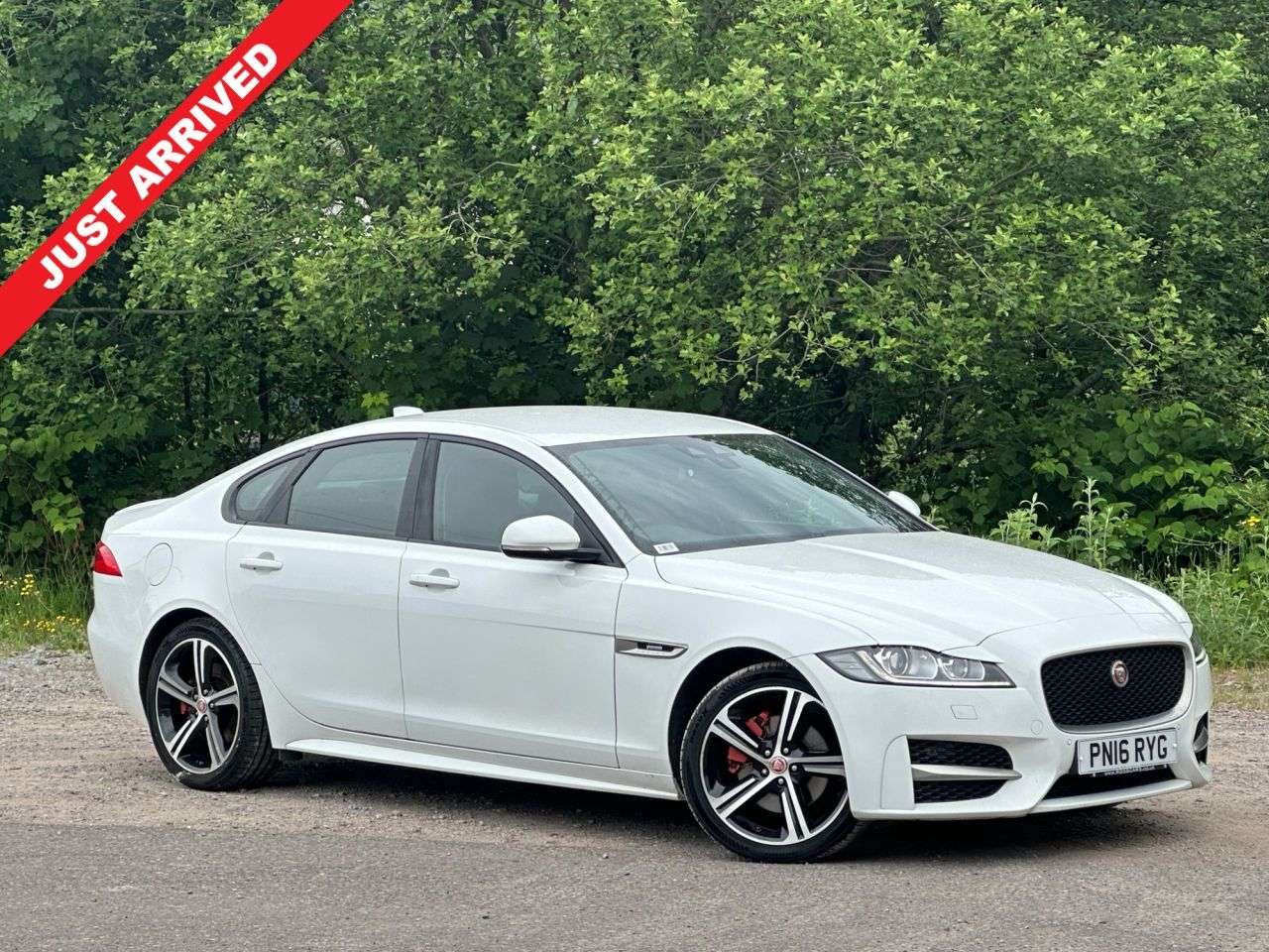 A 2016 JAGUAR XF 2.0d R-Sport Saloon 4dr Diesel Auto Euro 6 (s/s) (180 ps) A 2016 JAGUAR XF 2.0d R-Sport Saloon 4dr Diesel Auto Euro 6 (s/s) (180 ps)