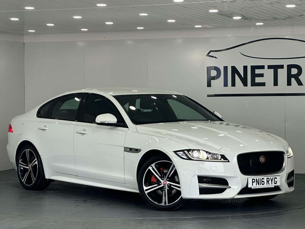 A 2016 JAGUAR XF 2.0d R-Sport Saloon 4dr Diesel Auto Euro 6 (s/s) (180 ps) A 2016 JAGUAR XF 2.0d R-Sport Saloon 4dr Diesel Auto Euro 6 (s/s) (180 ps)
