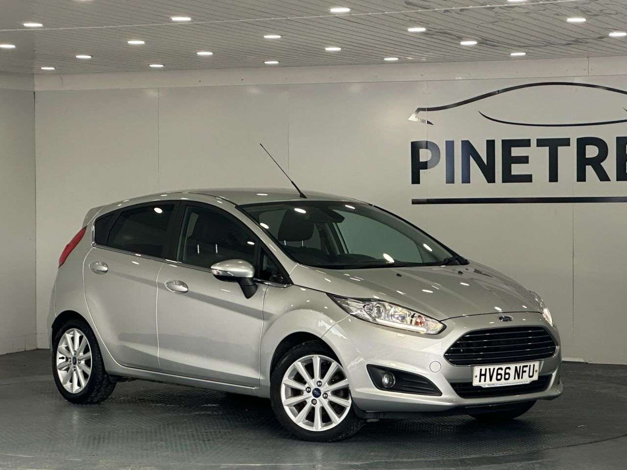 A 2016 FORD FIESTA 1.0T EcoBoost Titanium Hatchback 5dr Petrol Manual Euro 6 (s/s) (100 ps) A 2016 FORD FIESTA 1.0T EcoBoost Titanium Hatchback 5dr Petrol Manual Euro 6 (s/s) (100 ps)