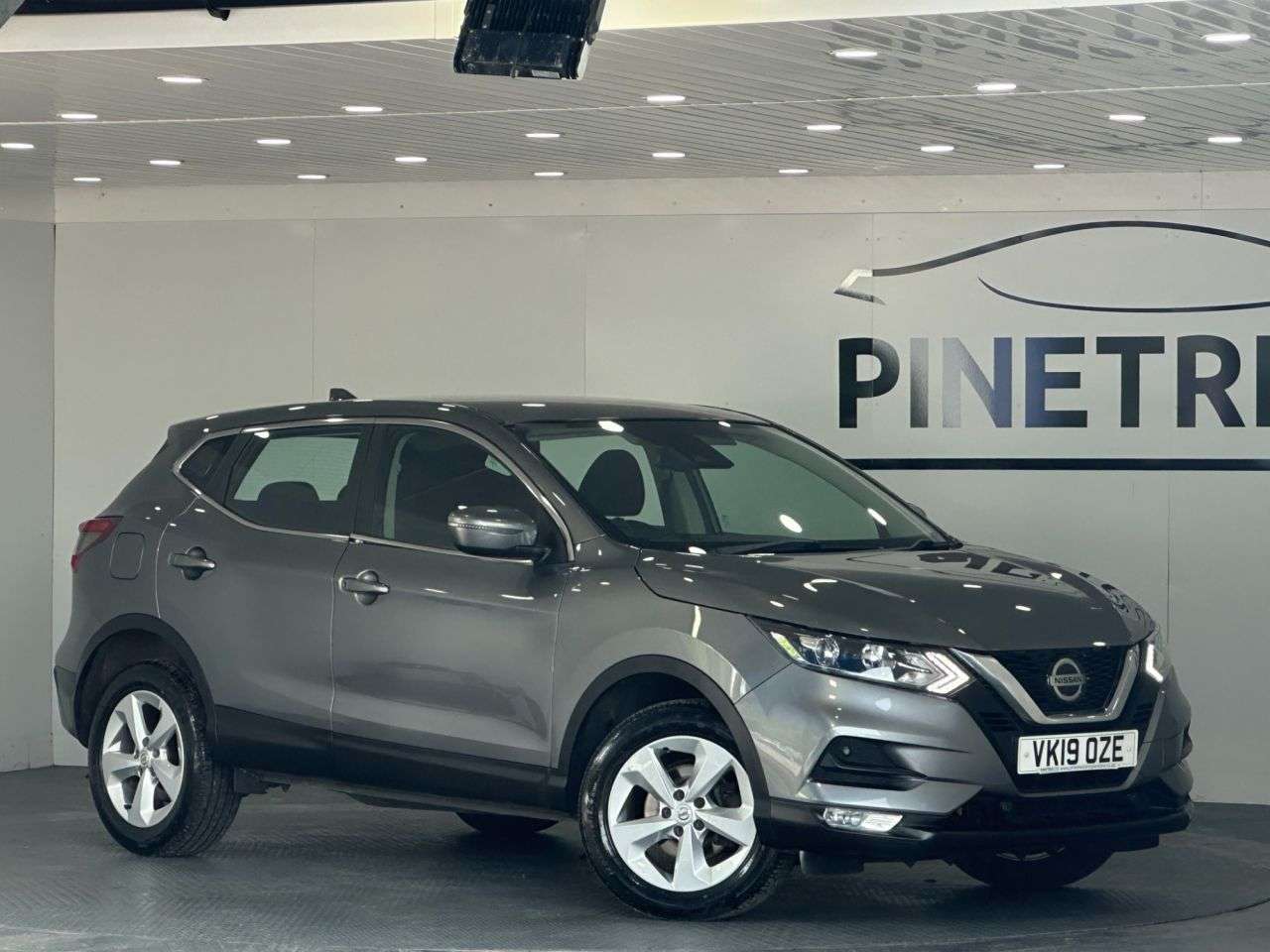 A 2019 NISSAN QASHQAI 1.3 DIG-T Acenta Premium SUV 5dr Petrol Manual Euro 6 (s/s) (140 ps) A 2019 NISSAN QASHQAI 1.3 DIG-T Acenta Premium SUV 5dr Petrol Manual Euro 6 (s/s) (140 ps)