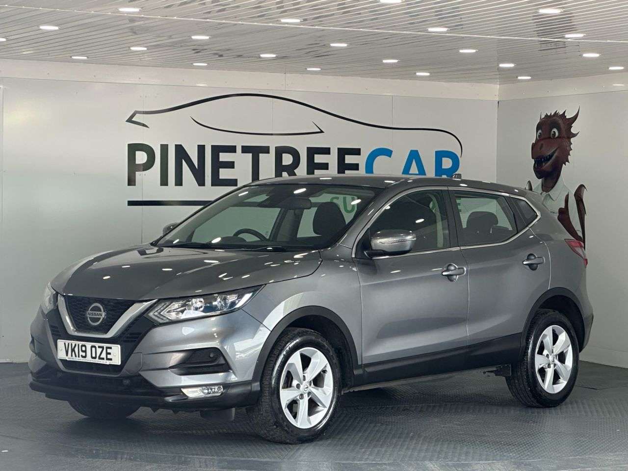 A 2019 NISSAN QASHQAI 1.3 DIG-T Acenta Premium SUV 5dr Petrol Manual Euro 6 (s/s) (140 ps) A 2019 NISSAN QASHQAI 1.3 DIG-T Acenta Premium SUV 5dr Petrol Manual Euro 6 (s/s) (140 ps)