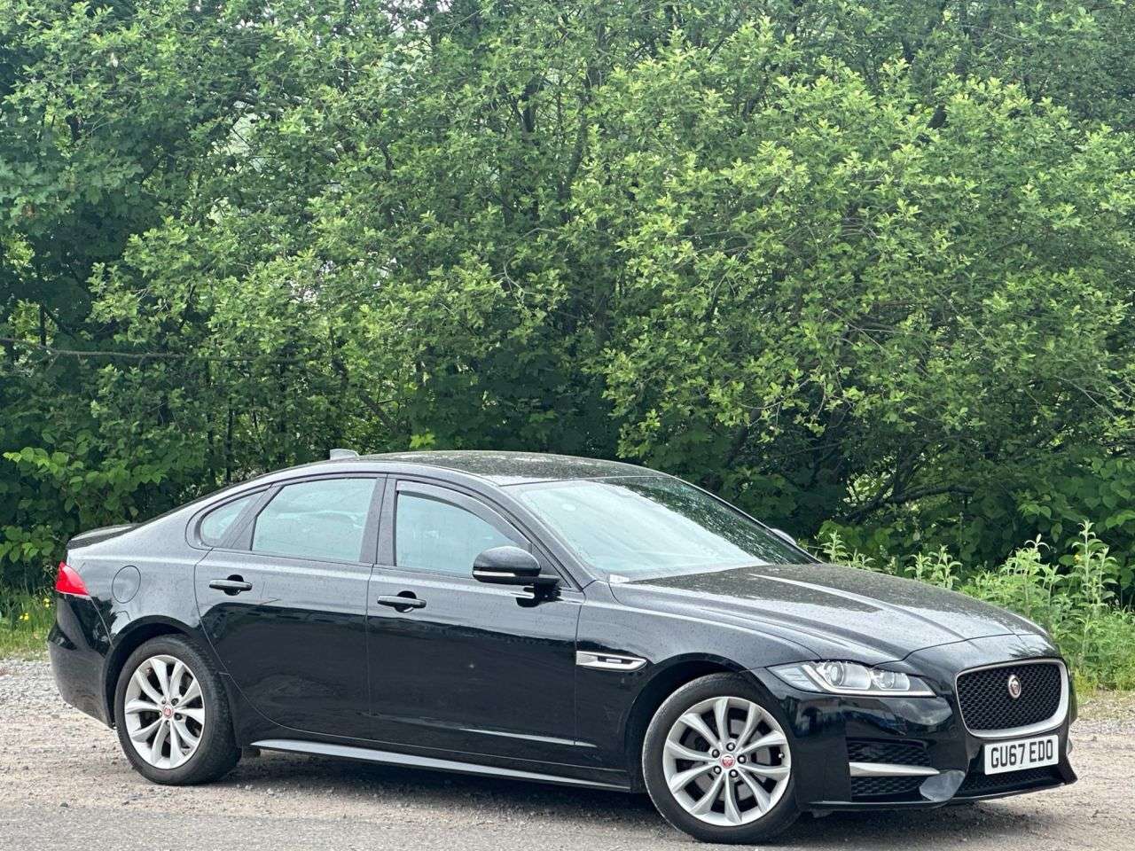 A 2017 JAGUAR XF 2.0d R-Sport Saloon 4dr Diesel Auto Euro 6 (s/s) (180 ps) A 2017 JAGUAR XF 2.0d R-Sport Saloon 4dr Diesel Auto Euro 6 (s/s) (180 ps)