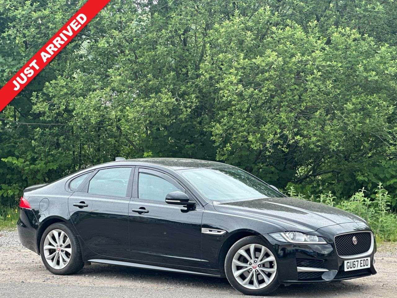 A 2017 JAGUAR XF 2.0d R-Sport Saloon 4dr Diesel Auto Euro 6 (s/s) (180 ps) A 2017 JAGUAR XF 2.0d R-Sport Saloon 4dr Diesel Auto Euro 6 (s/s) (180 ps)