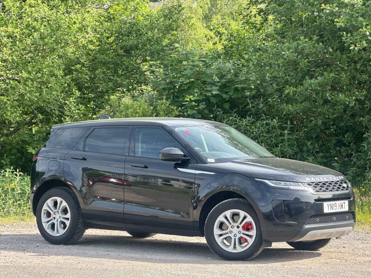 A 2019 LAND ROVER RANGE ROVER EVOQUE 2.0 D180 S SUV 5dr Diesel Auto 4WD Euro 6 (s/s) (180 ps) A 2019 LAND ROVER RANGE ROVER EVOQUE 2.0 D180 S SUV 5dr Diesel Auto 4WD Euro 6 (s/s) (180 ps)
