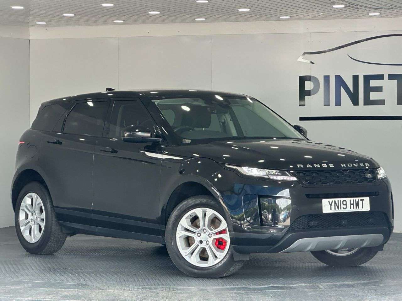 A 2019 LAND ROVER RANGE ROVER EVOQUE 2.0 D180 S SUV 5dr Diesel Auto 4WD Euro 6 (s/s) (180 ps) A 2019 LAND ROVER RANGE ROVER EVOQUE 2.0 D180 S SUV 5dr Diesel Auto 4WD Euro 6 (s/s) (180 ps)