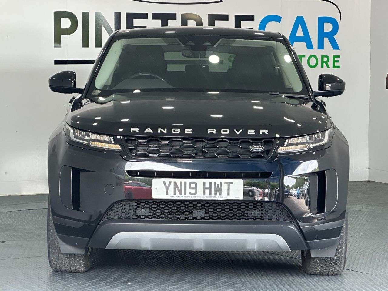 A 2019 LAND ROVER RANGE ROVER EVOQUE 2.0 D180 S SUV 5dr Diesel Auto 4WD Euro 6 (s/s) (180 ps) A 2019 LAND ROVER RANGE ROVER EVOQUE 2.0 D180 S SUV 5dr Diesel Auto 4WD Euro 6 (s/s) (180 ps)