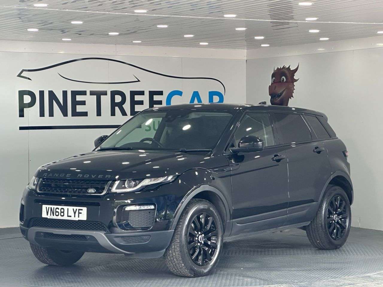A 2018 LAND ROVER RANGE ROVER EVOQUE 2.0 eD4 SE Tech SUV 5dr Diesel Manual FWD Euro 6 (s/s) (150 ps) A 2018 LAND ROVER RANGE ROVER EVOQUE 2.0 eD4 SE Tech SUV 5dr Diesel Manual FWD Euro 6 (s/s) (150 ps)