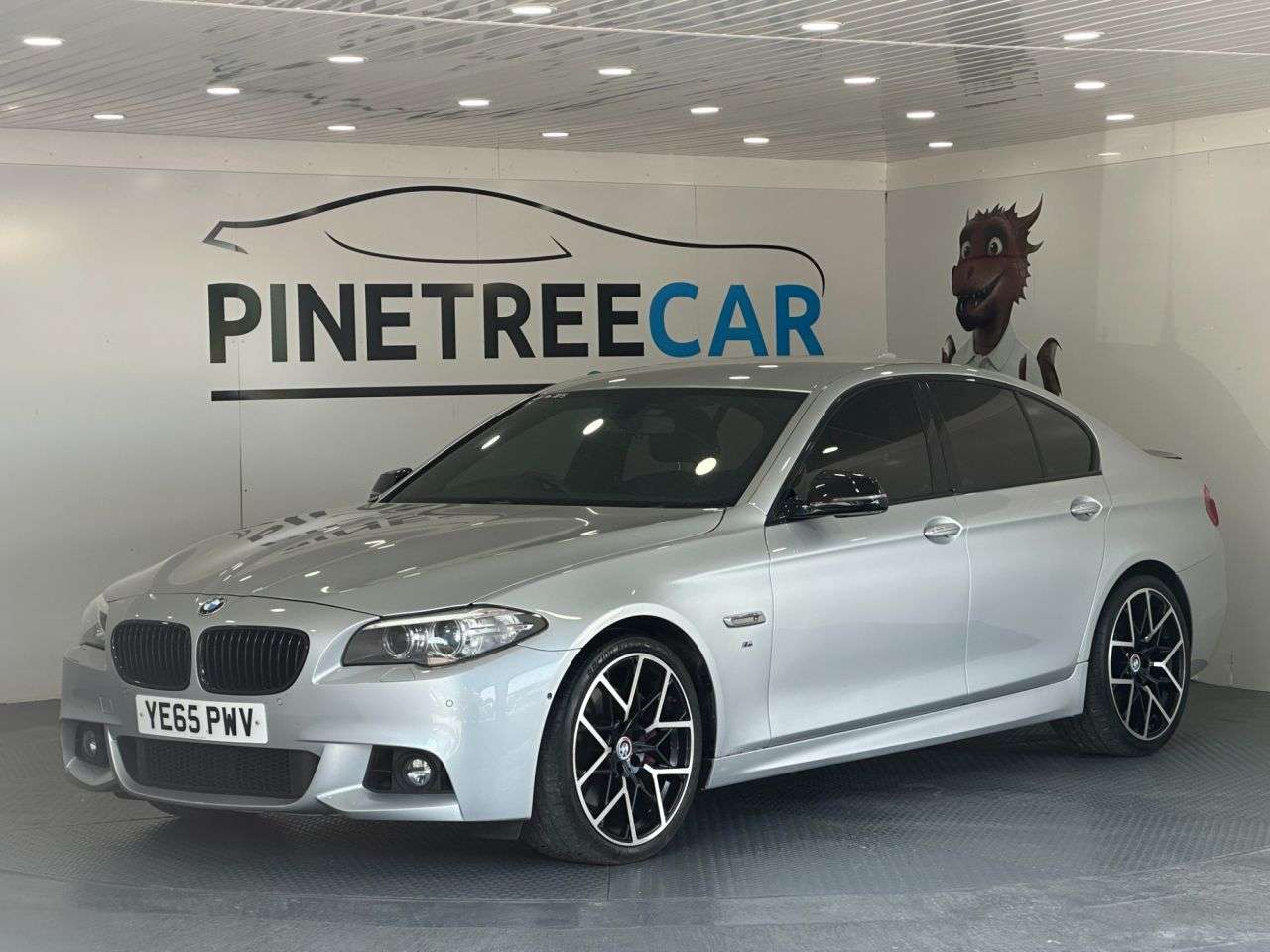 A 2015 BMW 5 SERIES 3.0 535d M Sport Saloon 4dr Diesel Auto Euro 6 (s/s) (313 ps) A 2015 BMW 5 SERIES 3.0 535d M Sport Saloon 4dr Diesel Auto Euro 6 (s/s) (313 ps)
