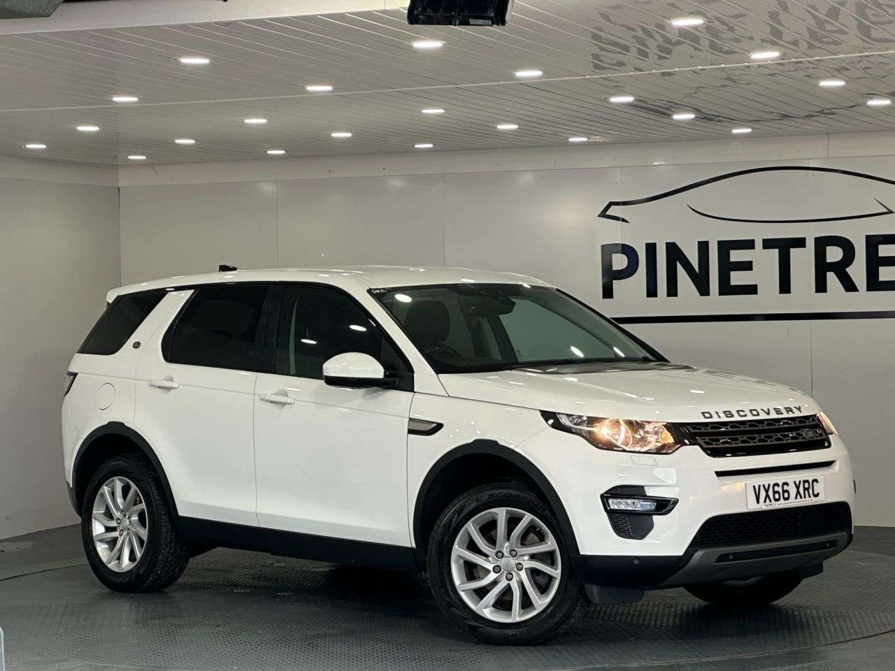 A 2016 LAND ROVER DISCOVERY SPORT 2.0 TD4 SE Tech SUV 5dr Diesel Auto 4WD Euro 6 (s/s) (180 ps) A 2016 LAND ROVER DISCOVERY SPORT 2.0 TD4 SE Tech SUV 5dr Diesel Auto 4WD Euro 6 (s/s) (180 ps)