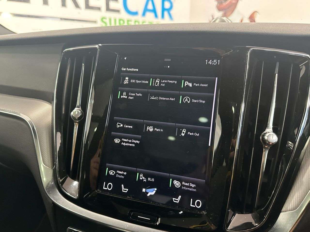 2019 VOLVO V60 2019 VOLVO V60
