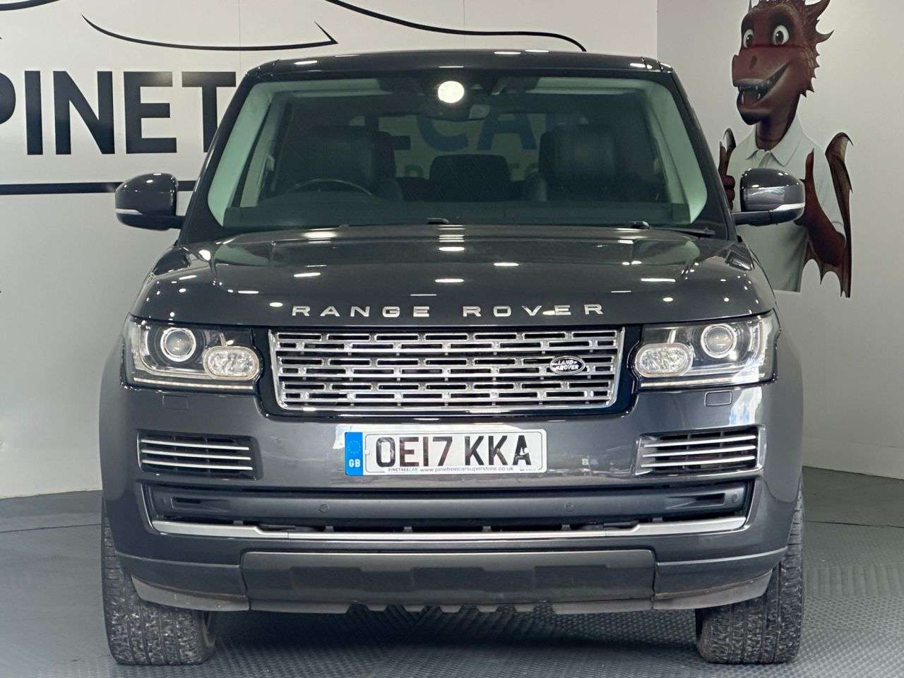 A 2017 LAND ROVER RANGE ROVER 3.0 TD V6 Vogue SE SUV 5dr Diesel Auto 4WD Euro 6 (s/s) (258 ps) A 2017 LAND ROVER RANGE ROVER 3.0 TD V6 Vogue SE SUV 5dr Diesel Auto 4WD Euro 6 (s/s) (258 ps)