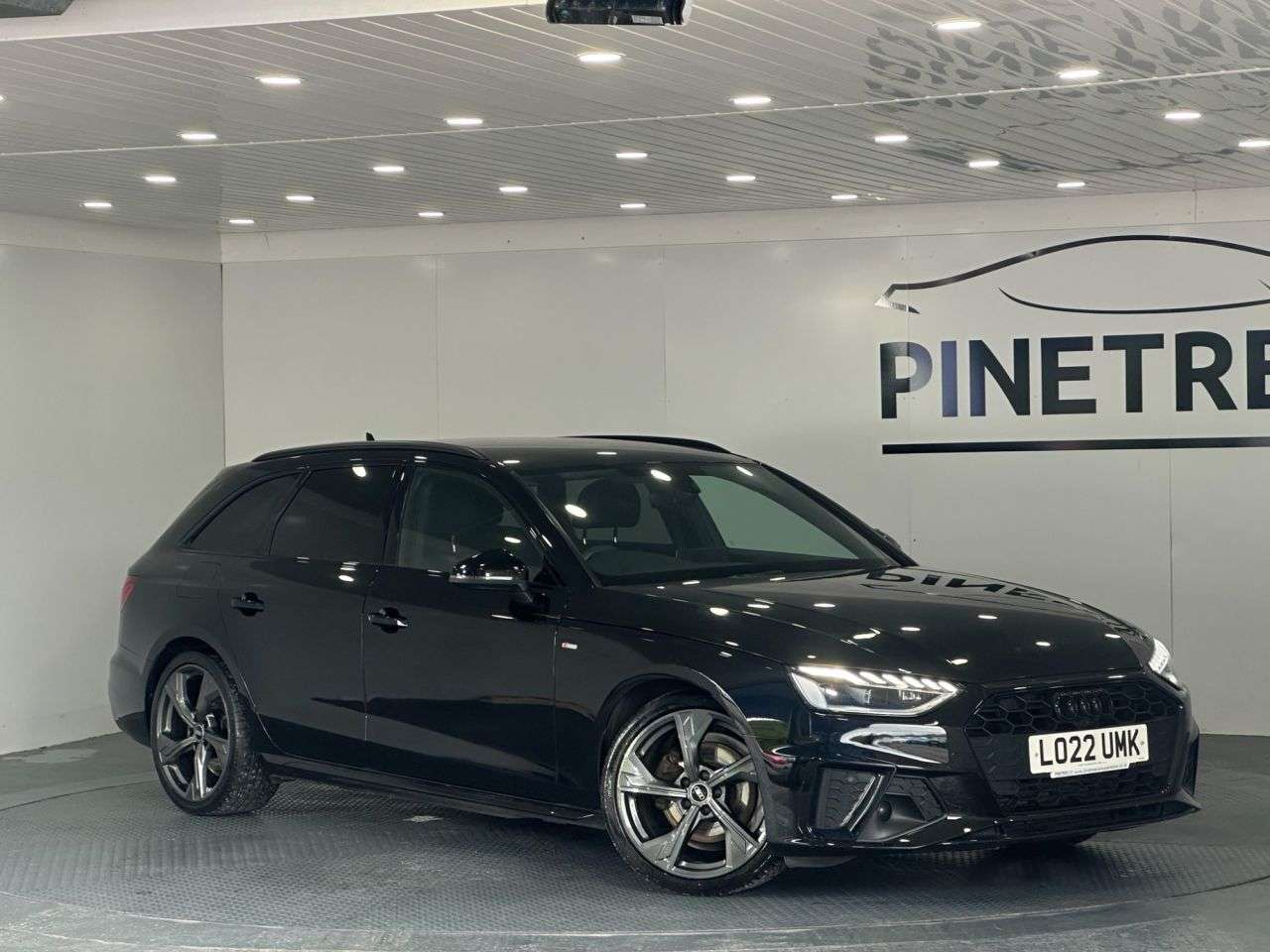 A 2022 AUDI A4 AVANT 2.0 TFSI 35 Black Edition Estate 5dr Petrol S Tronic Euro 6 (s/s) (150 ps) A 2022 AUDI A4 AVANT 2.0 TFSI 35 Black Edition Estate 5dr Petrol S Tronic Euro 6 (s/s) (150 ps)