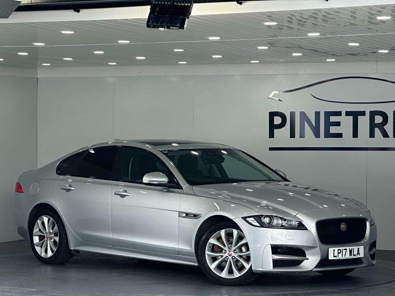 A 2017 JAGUAR XF 2.0d R-Sport Saloon 4dr Diesel Auto Euro 6 (s/s) (180 ps) A 2017 JAGUAR XF 2.0d R-Sport Saloon 4dr Diesel Auto Euro 6 (s/s) (180 ps)