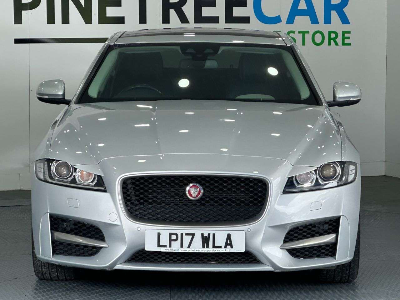 A 2017 JAGUAR XF 2.0d R-Sport Saloon 4dr Diesel Auto Euro 6 (s/s) (180 ps) A 2017 JAGUAR XF 2.0d R-Sport Saloon 4dr Diesel Auto Euro 6 (s/s) (180 ps)