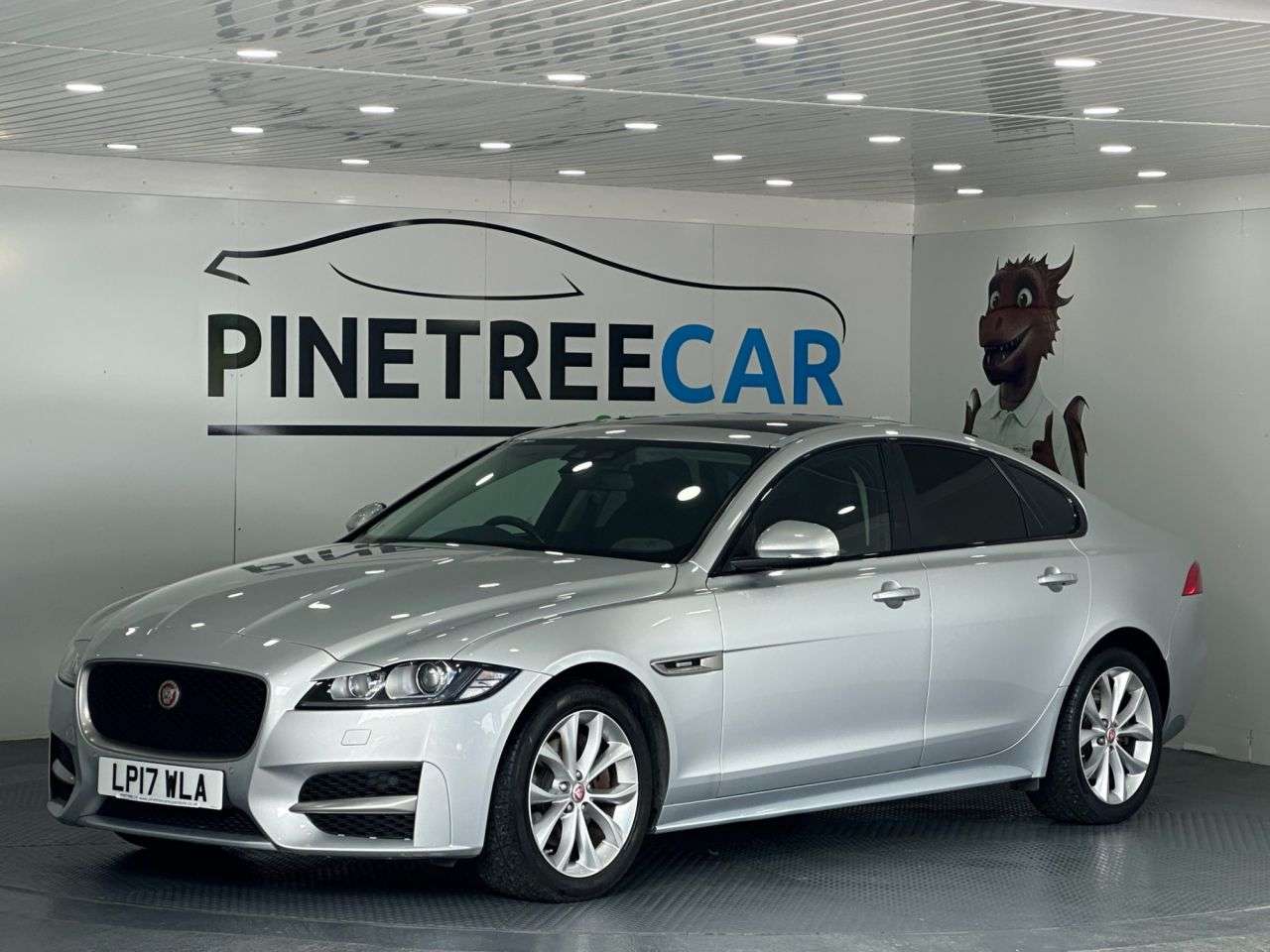 A 2017 JAGUAR XF 2.0d R-Sport Saloon 4dr Diesel Auto Euro 6 (s/s) (180 ps) A 2017 JAGUAR XF 2.0d R-Sport Saloon 4dr Diesel Auto Euro 6 (s/s) (180 ps)