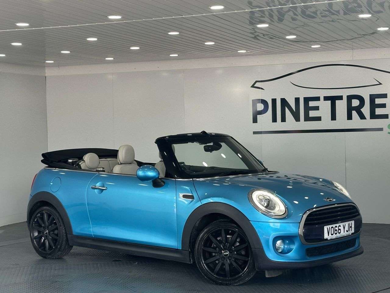 A 2016 MINI CONVERTIBLE 1.5 Cooper Convertible 2dr Petrol Manual Euro 6 (s/s) (136 ps) A 2016 MINI CONVERTIBLE 1.5 Cooper Convertible 2dr Petrol Manual Euro 6 (s/s) (136 ps)