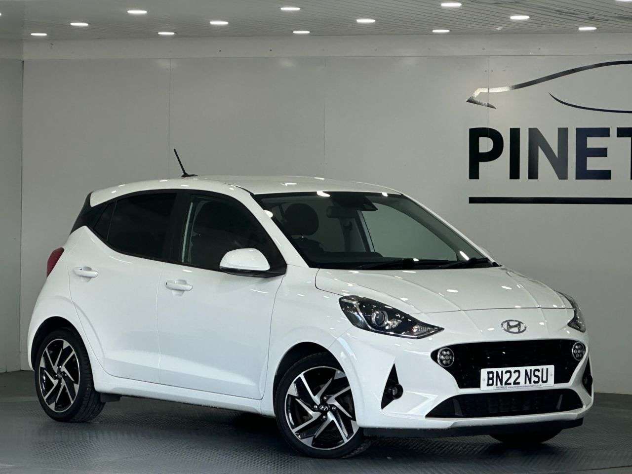 A 2022 HYUNDAI I10 1.2 Premium Hatchback 5dr Petrol Auto Euro 6 (s/s) (84 ps) A 2022 HYUNDAI I10 1.2 Premium Hatchback 5dr Petrol Auto Euro 6 (s/s) (84 ps)
