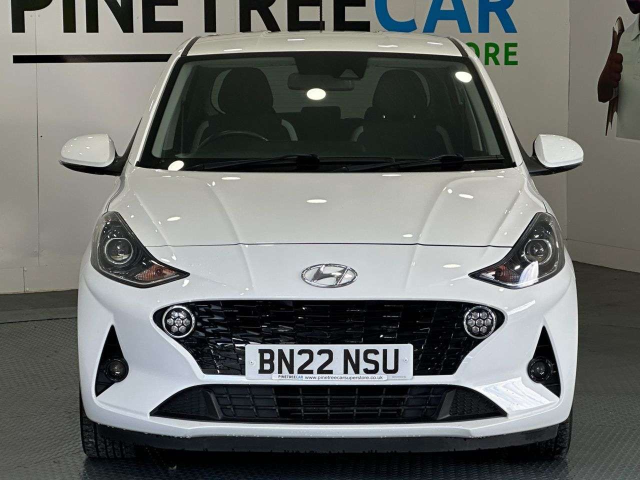 A 2022 HYUNDAI I10 1.2 Premium Hatchback 5dr Petrol Auto Euro 6 (s/s) (84 ps) A 2022 HYUNDAI I10 1.2 Premium Hatchback 5dr Petrol Auto Euro 6 (s/s) (84 ps)