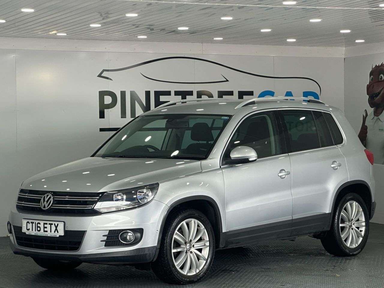 A 2016 VOLKSWAGEN TIGUAN 2.0 TDI BlueMotion Tech Match Edition SUV 5dr Diesel Manual 2WD Euro 6 (s/s A 2016 VOLKSWAGEN TIGUAN 2.0 TDI BlueMotion Tech Match Edition SUV 5dr Diesel Manual 2WD Euro 6 (s/s