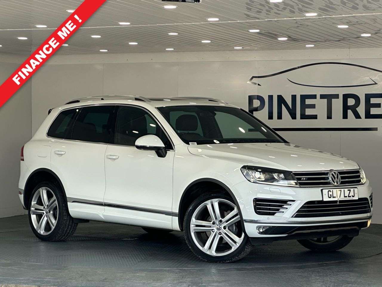 A 2017 VOLKSWAGEN TOUAREG 3.0 TDI V6 BlueMotion Tech R-Line Plus SUV 5dr Diesel Tiptronic 4WD Euro 6 A 2017 VOLKSWAGEN TOUAREG 3.0 TDI V6 BlueMotion Tech R-Line Plus SUV 5dr Diesel Tiptronic 4WD Euro 6