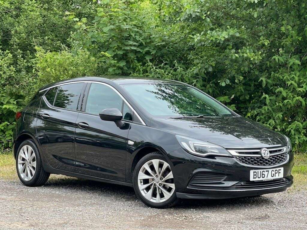 A 2017 VAUXHALL ASTRA 1.0i Turbo ecoTEC Design Hatchback 5dr Petrol Manual Euro 6 (s/s) (105 ps) A 2017 VAUXHALL ASTRA 1.0i Turbo ecoTEC Design Hatchback 5dr Petrol Manual Euro 6 (s/s) (105 ps)