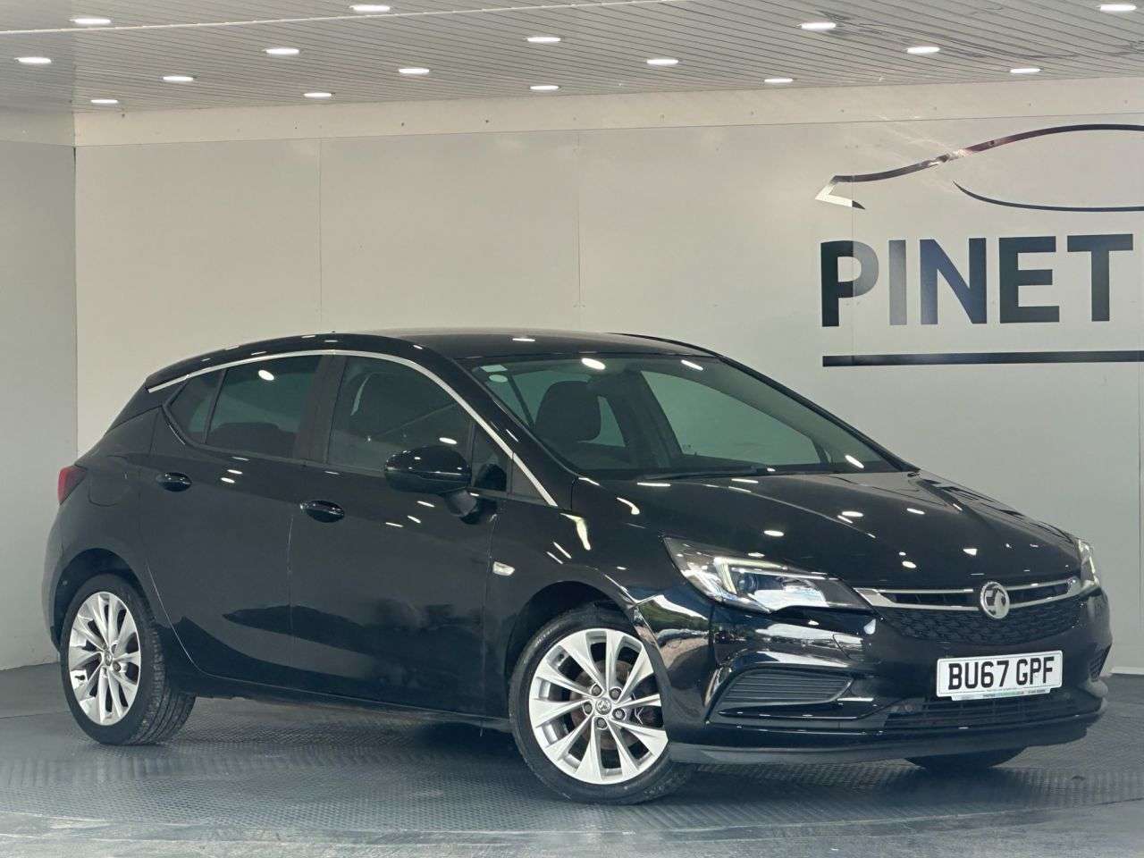 A 2017 VAUXHALL ASTRA 1.0i Turbo ecoTEC Design Hatchback 5dr Petrol Manual Euro 6 (s/s) (105 ps) A 2017 VAUXHALL ASTRA 1.0i Turbo ecoTEC Design Hatchback 5dr Petrol Manual Euro 6 (s/s) (105 ps)