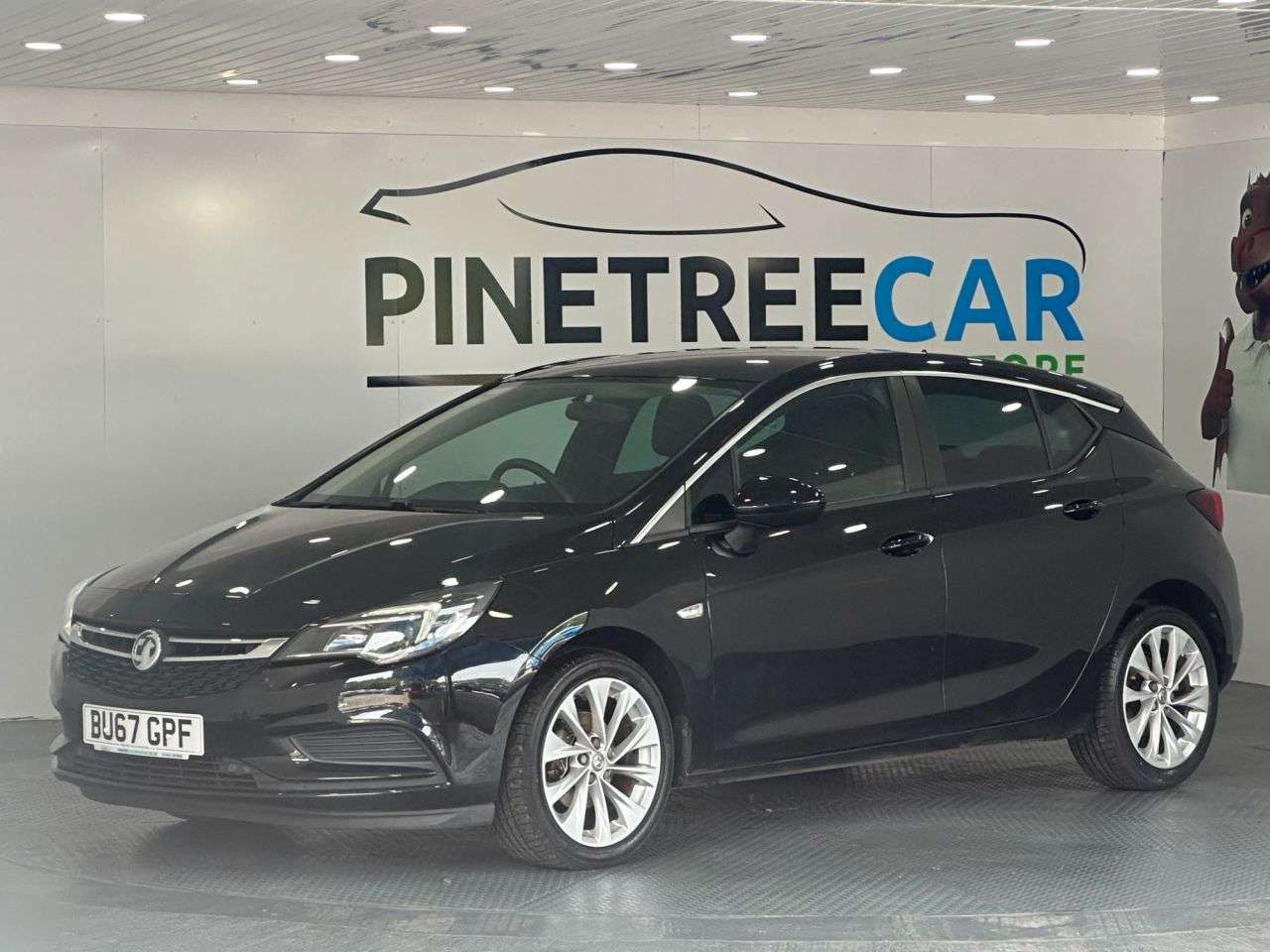 A 2017 VAUXHALL ASTRA 1.0i Turbo ecoTEC Design Hatchback 5dr Petrol Manual Euro 6 (s/s) (105 ps) A 2017 VAUXHALL ASTRA 1.0i Turbo ecoTEC Design Hatchback 5dr Petrol Manual Euro 6 (s/s) (105 ps)