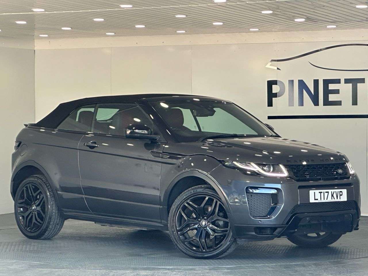 A 2017 LAND ROVER RANGE ROVER EVOQUE 2.0 Si4 HSE Dynamic Convertible 2dr Petrol Auto 4WD Euro 6 (s/s) (240 ps) A 2017 LAND ROVER RANGE ROVER EVOQUE 2.0 Si4 HSE Dynamic Convertible 2dr Petrol Auto 4WD Euro 6 (s/s) (240 ps)