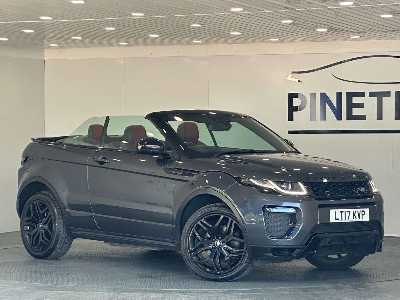 A 2017 LAND ROVER RANGE ROVER EVOQUE 2.0 Si4 HSE Dynamic Convertible 2dr Petrol Auto 4WD Euro 6 (s/s) (240 ps) A 2017 LAND ROVER RANGE ROVER EVOQUE 2.0 Si4 HSE Dynamic Convertible 2dr Petrol Auto 4WD Euro 6 (s/s) (240 ps)