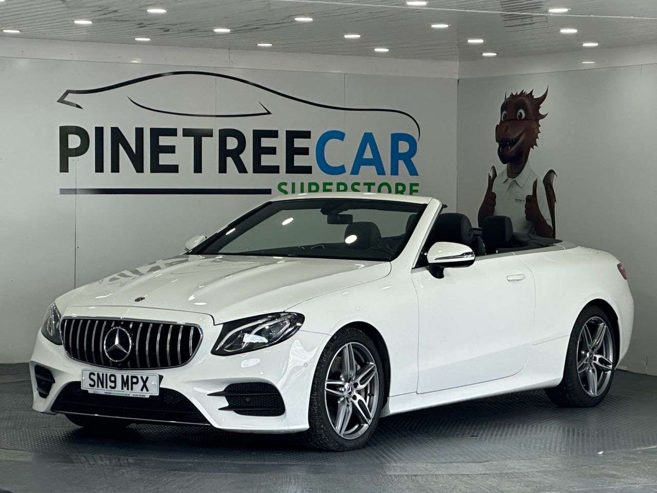A 2019 MERCEDES-BENZ E-CLASS 2.0 E300 GPF AMG Line Cabriolet 2dr Petrol G-Tronic+ Euro 6 (s/s) (245 ps) A 2019 MERCEDES-BENZ E-CLASS 2.0 E300 GPF AMG Line Cabriolet 2dr Petrol G-Tronic+ Euro 6 (s/s) (245 ps)