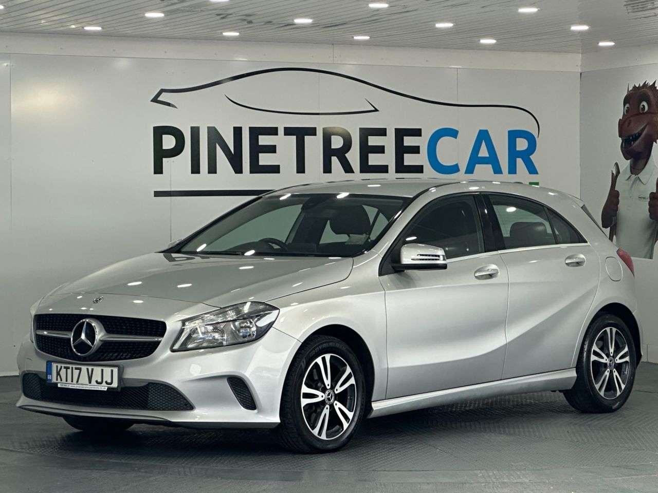 A 2017 MERCEDES-BENZ A CLASS 1.6 A180 SE Hatchback 5dr Petrol 7G-DCT Euro 6 (s/s) (122 ps) A 2017 MERCEDES-BENZ A CLASS 1.6 A180 SE Hatchback 5dr Petrol 7G-DCT Euro 6 (s/s) (122 ps)