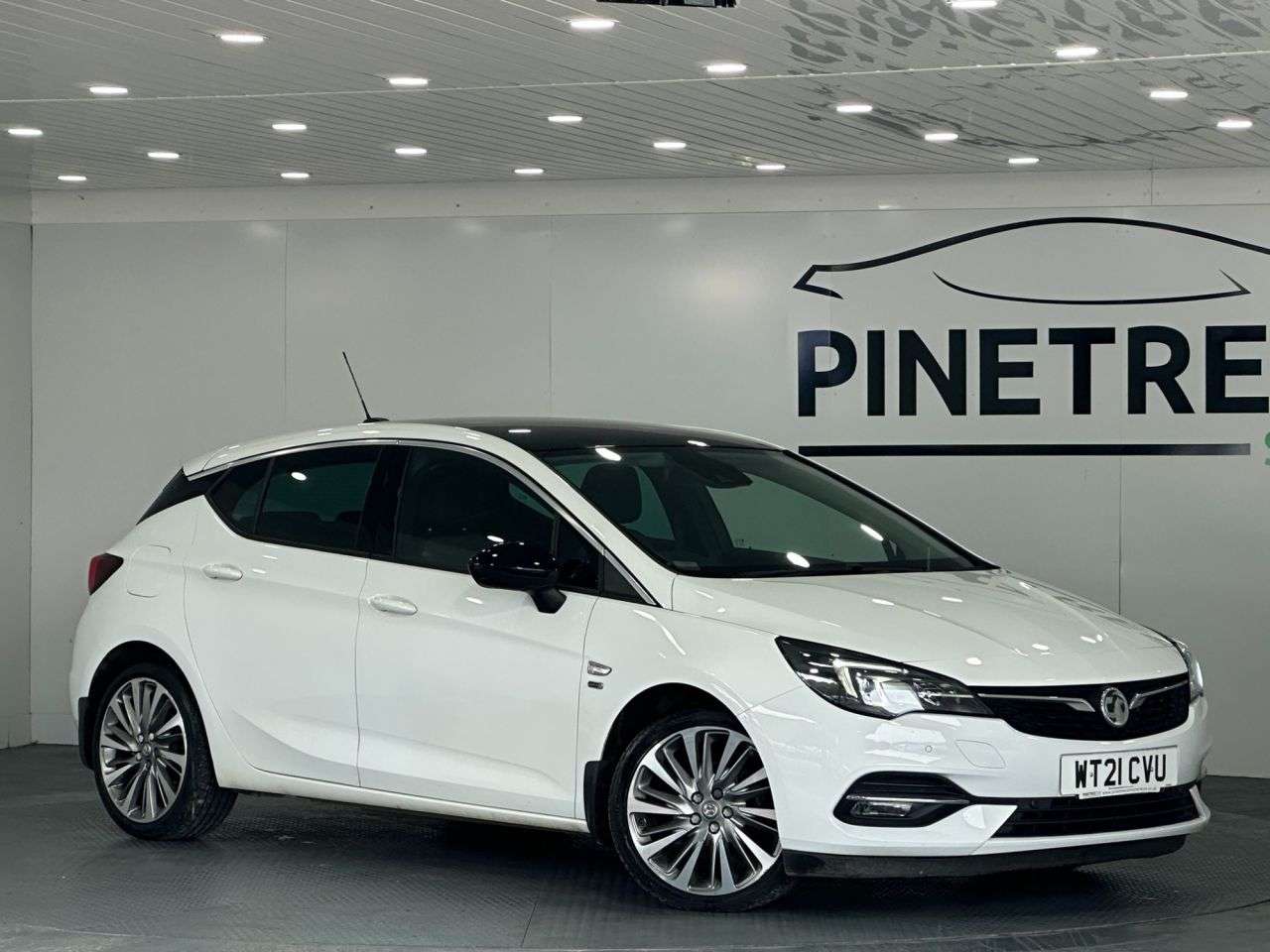 A 2021 VAUXHALL ASTRA 1.5 Turbo D Griffin Edition Hatchback 5dr Diesel Manual Euro 6 (s/s) (122 p A 2021 VAUXHALL ASTRA 1.5 Turbo D Griffin Edition Hatchback 5dr Diesel Manual Euro 6 (s/s) (122 p