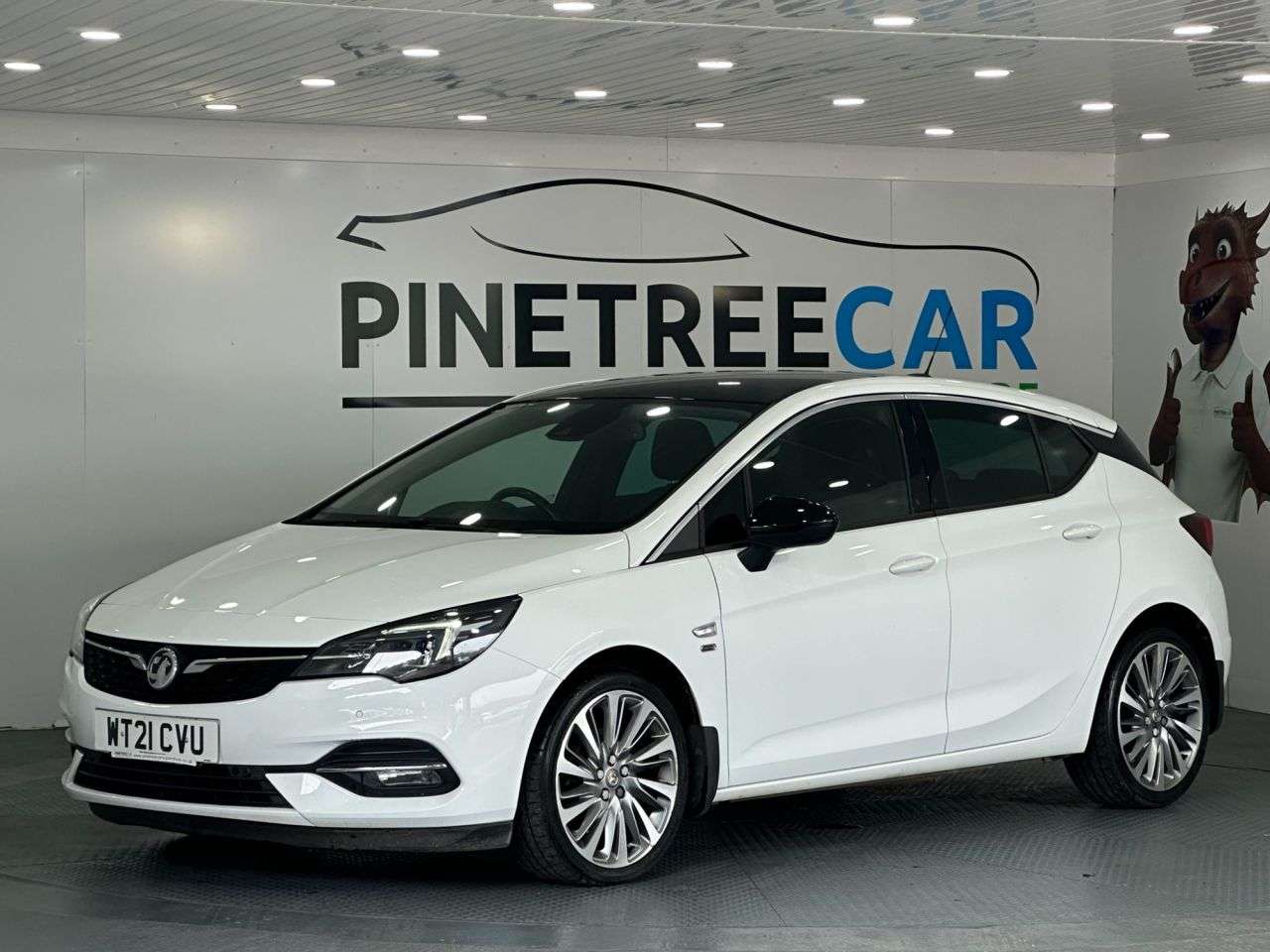 A 2021 VAUXHALL ASTRA 1.5 Turbo D Griffin Edition Hatchback 5dr Diesel Manual Euro 6 (s/s) (122 p A 2021 VAUXHALL ASTRA 1.5 Turbo D Griffin Edition Hatchback 5dr Diesel Manual Euro 6 (s/s) (122 p