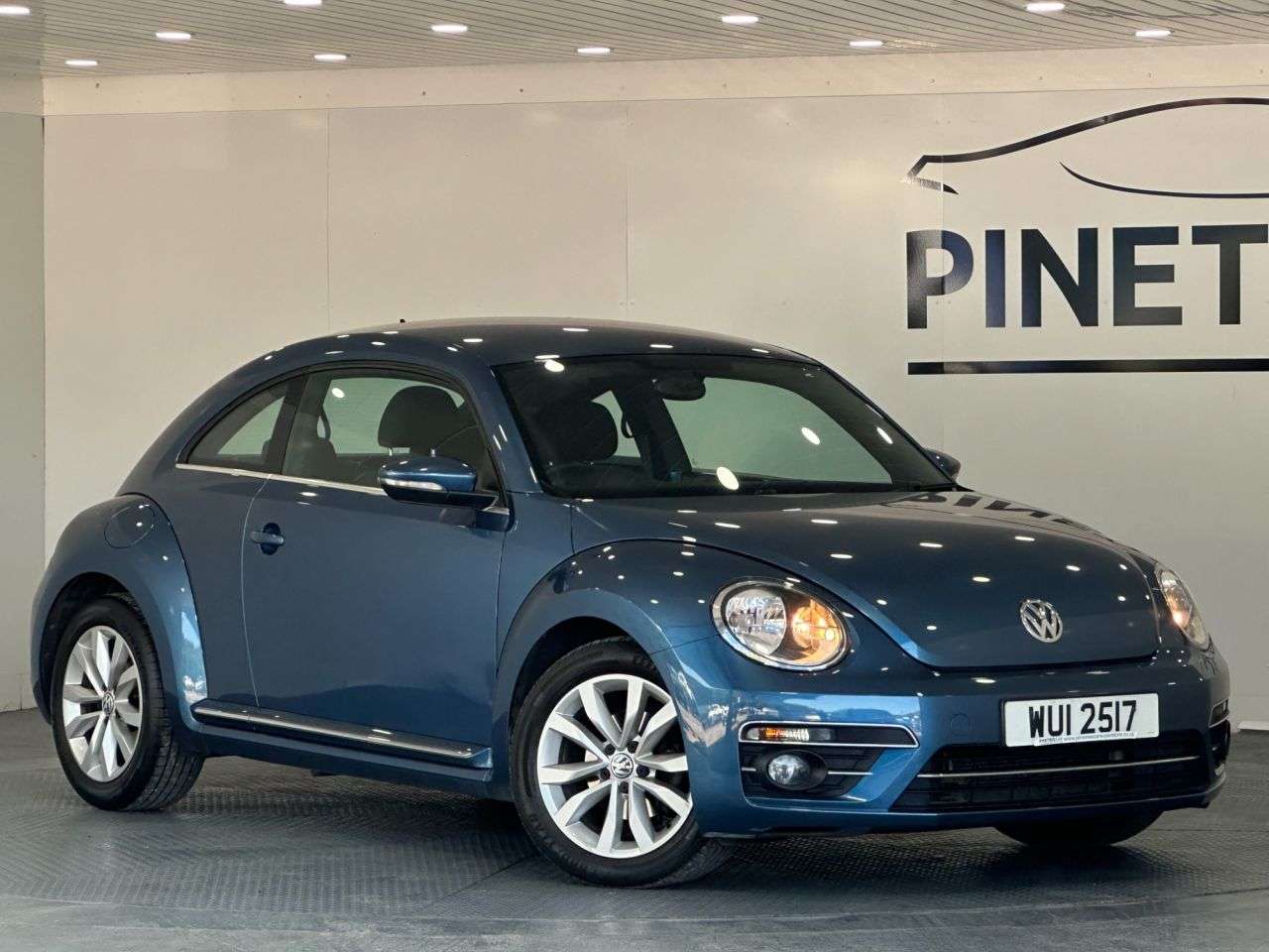 A 2017 VOLKSWAGEN BEETLE 1.2 TSI BlueMotion Tech Design Hatchback 3dr Petrol DSG Euro 6 (s/s) (105 p A 2017 VOLKSWAGEN BEETLE 1.2 TSI BlueMotion Tech Design Hatchback 3dr Petrol DSG Euro 6 (s/s) (105 p
