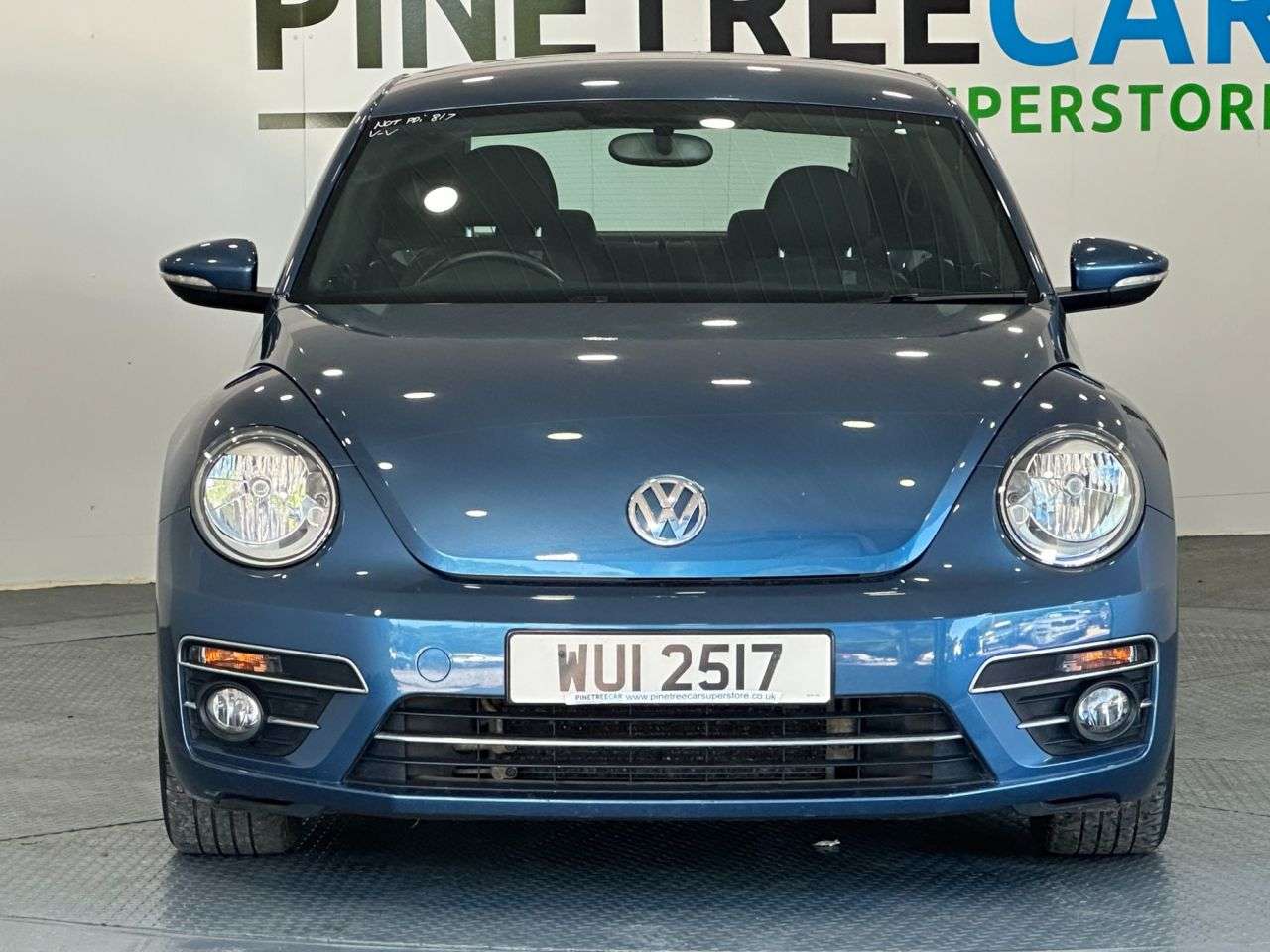 A 2017 VOLKSWAGEN BEETLE 1.2 TSI BlueMotion Tech Design Hatchback 3dr Petrol DSG Euro 6 (s/s) (105 p A 2017 VOLKSWAGEN BEETLE 1.2 TSI BlueMotion Tech Design Hatchback 3dr Petrol DSG Euro 6 (s/s) (105 p