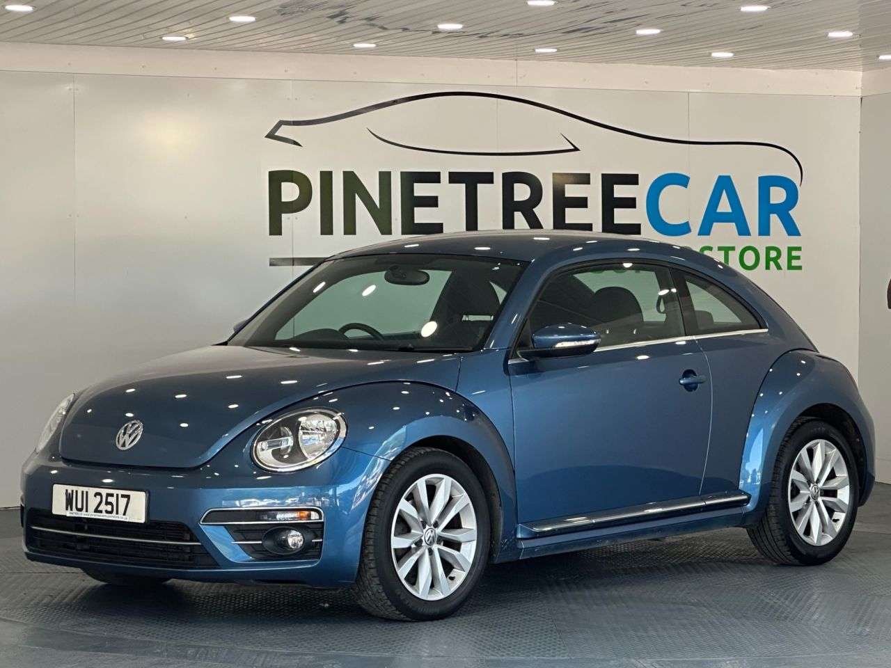 A 2017 VOLKSWAGEN BEETLE 1.2 TSI BlueMotion Tech Design Hatchback 3dr Petrol DSG Euro 6 (s/s) (105 p A 2017 VOLKSWAGEN BEETLE 1.2 TSI BlueMotion Tech Design Hatchback 3dr Petrol DSG Euro 6 (s/s) (105 p