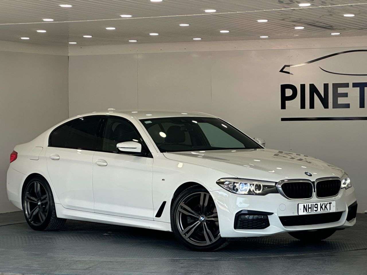 A 2019 BMW 5 SERIES 2.0 520d M Sport Saloon 4dr Diesel Auto xDrive Euro 6 (s/s) (190 ps) A 2019 BMW 5 SERIES 2.0 520d M Sport Saloon 4dr Diesel Auto xDrive Euro 6 (s/s) (190 ps)