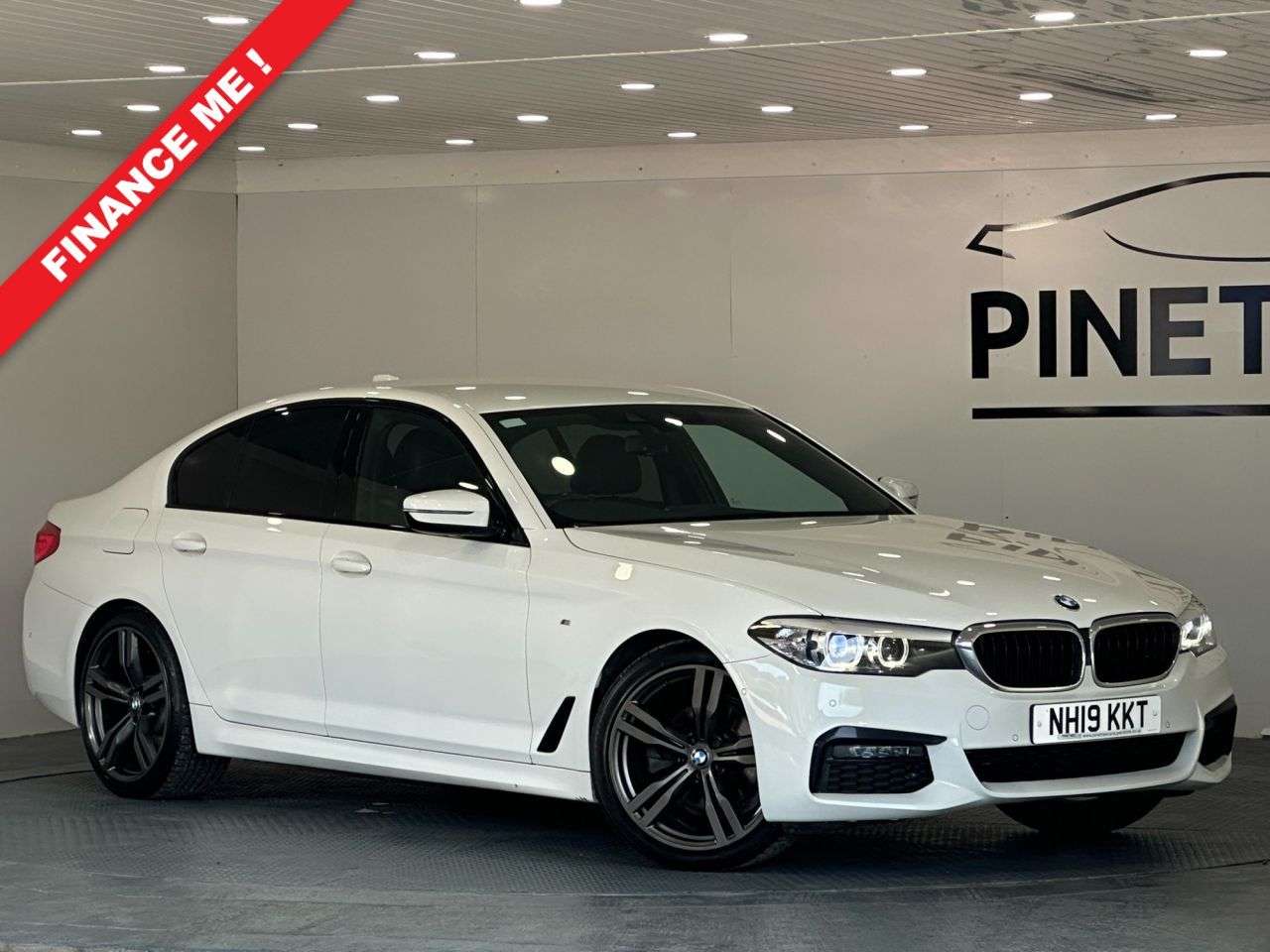 A 2019 BMW 5 SERIES 2.0 520d M Sport Saloon 4dr Diesel Auto xDrive Euro 6 (s/s) (190 ps) A 2019 BMW 5 SERIES 2.0 520d M Sport Saloon 4dr Diesel Auto xDrive Euro 6 (s/s) (190 ps)