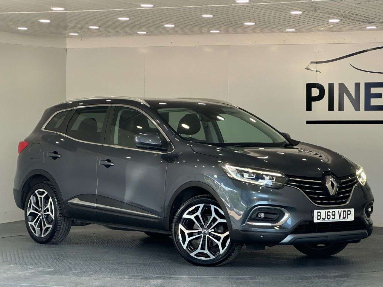 A 2019 RENAULT KADJAR 1.3 TCe GT Line SUV 5dr Petrol EDC Euro 6 (s/s) (140 ps) A 2019 RENAULT KADJAR 1.3 TCe GT Line SUV 5dr Petrol EDC Euro 6 (s/s) (140 ps)