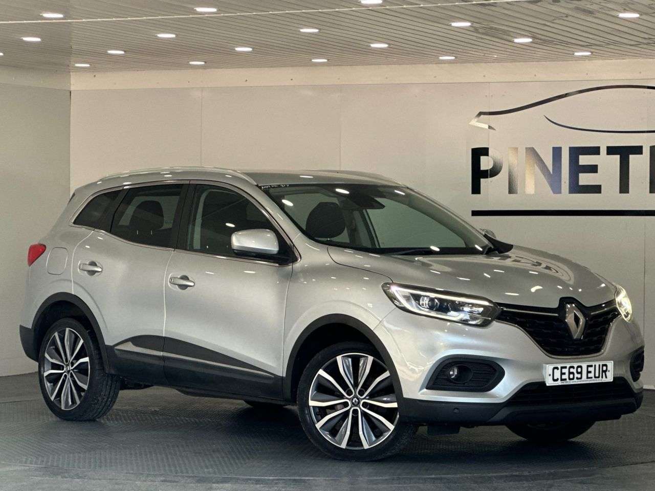 A 2019 RENAULT KADJAR 1.3 TCe Iconic SUV 5dr Petrol Manual Euro 6 (s/s) (140 ps) A 2019 RENAULT KADJAR 1.3 TCe Iconic SUV 5dr Petrol Manual Euro 6 (s/s) (140 ps)