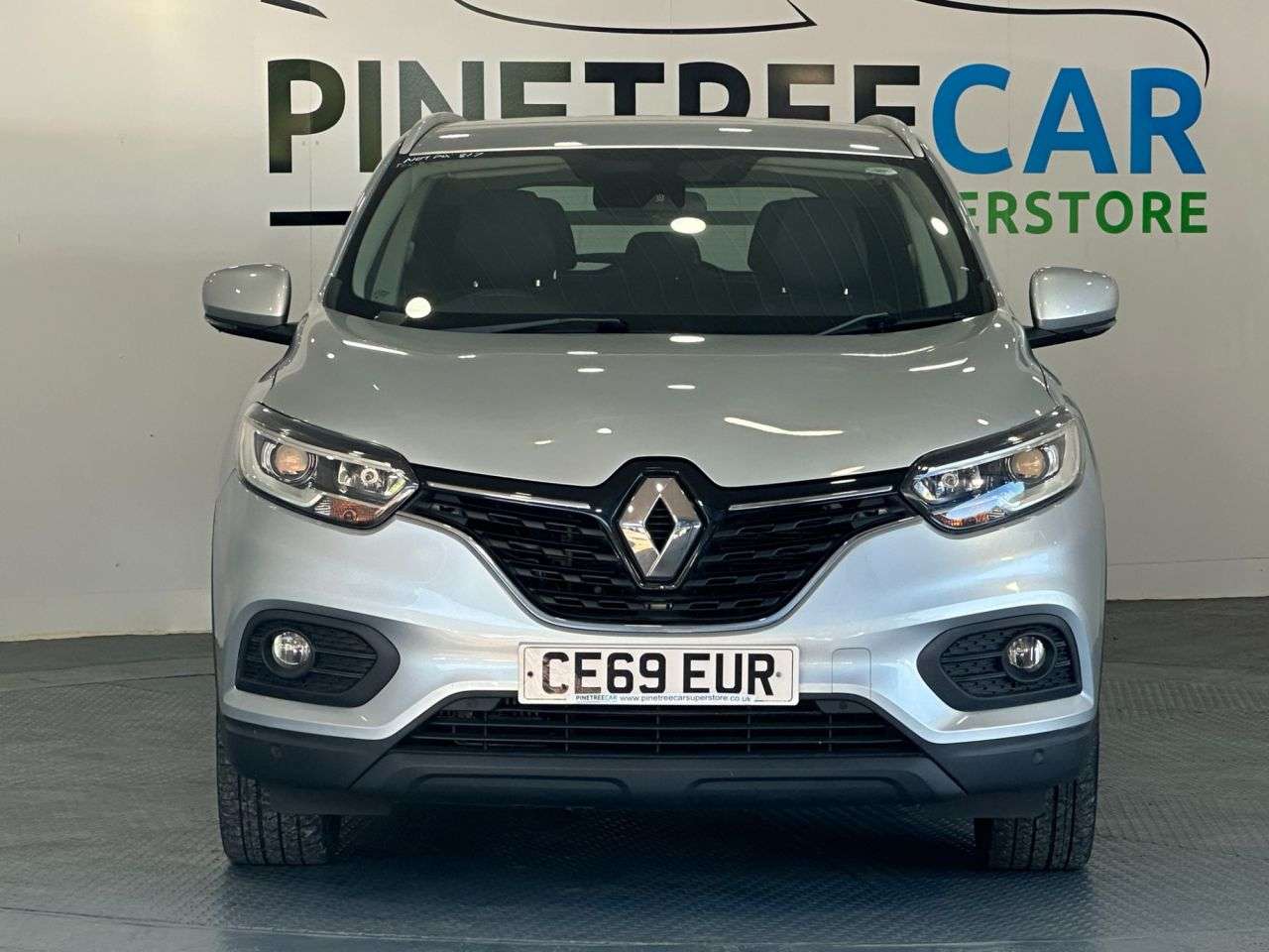 A 2019 RENAULT KADJAR 1.3 TCe Iconic SUV 5dr Petrol Manual Euro 6 (s/s) (140 ps) A 2019 RENAULT KADJAR 1.3 TCe Iconic SUV 5dr Petrol Manual Euro 6 (s/s) (140 ps)