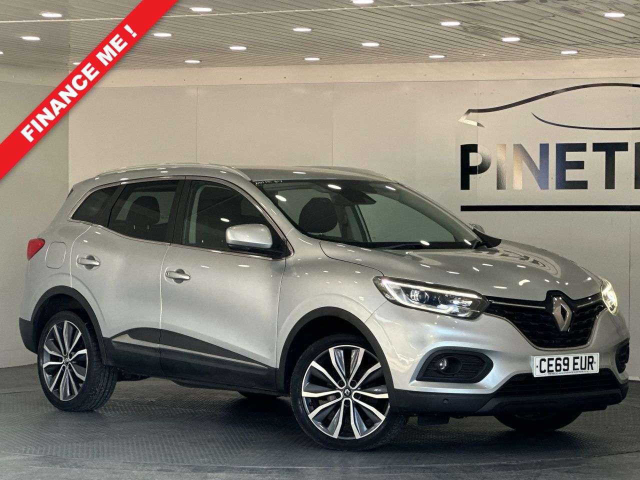 A 2019 RENAULT KADJAR 1.3 TCe Iconic SUV 5dr Petrol Manual Euro 6 (s/s) (140 ps) A 2019 RENAULT KADJAR 1.3 TCe Iconic SUV 5dr Petrol Manual Euro 6 (s/s) (140 ps)